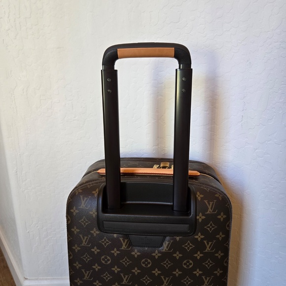 Louis Vuitton  Zephyr 55 Suitcase - Picture 14 of 16